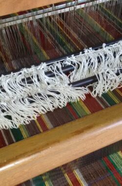 Hastes de liços Transformei meu tear: de 2 para 4 quadros